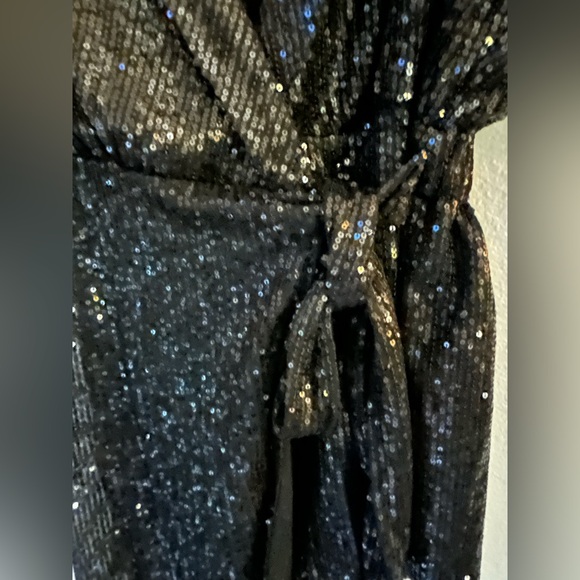 (NWT) Cocktail/Party Sequin V-Neck Wrap Romper (Size M) - Picture 3 of 11